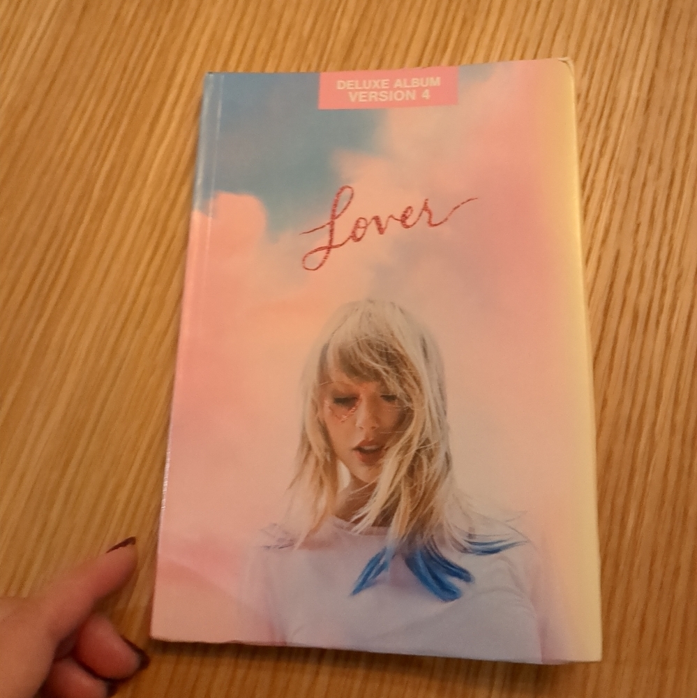 TAYLOR SWIFT 'Lover' Journal💕